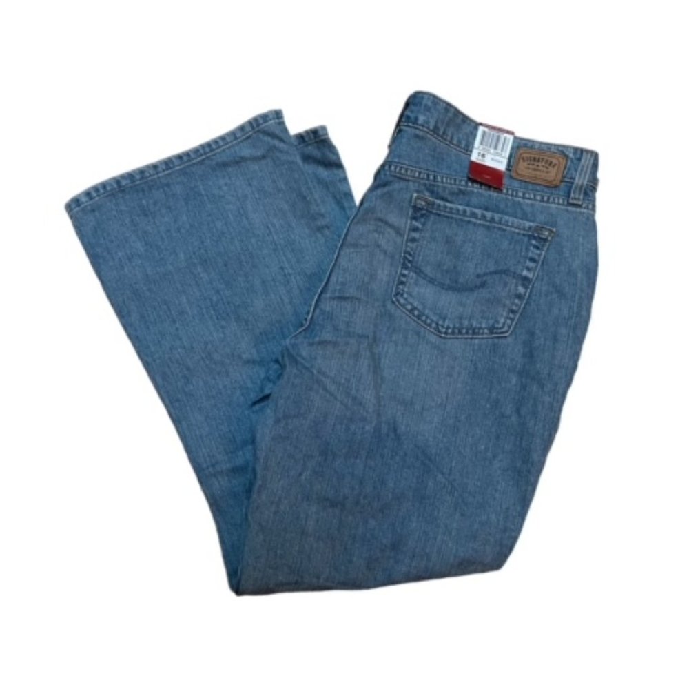 Levis Signature low rise boot cut